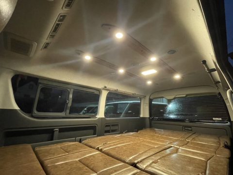 ハイエースカスタム情報♪車内の雰囲気がガラッと変わるLEDダウンライトの紹介♪