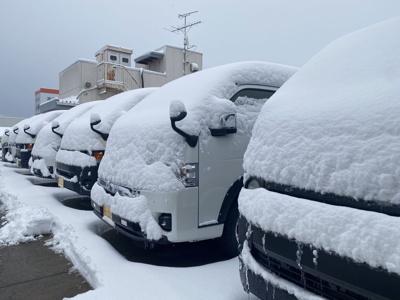 ハイエース仙台東店 雪かき完了しました！ご来店お待ちしております♪