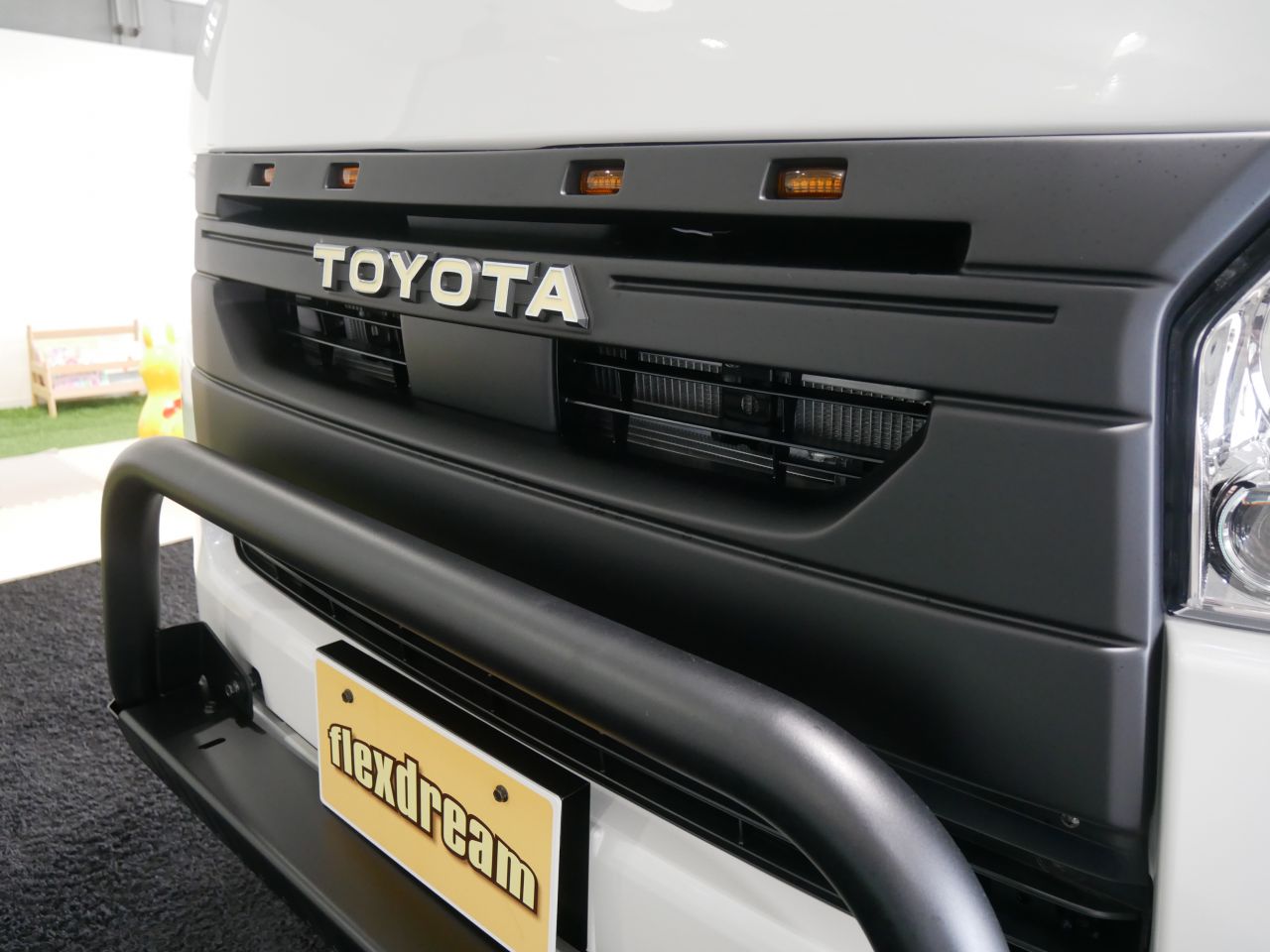 カッコイイ！！！ フレックスドリーム　オリジナル　ハイエース　　フラットボンネット　＆　US感漂う グリル　マーカー付き　新登場！！！
