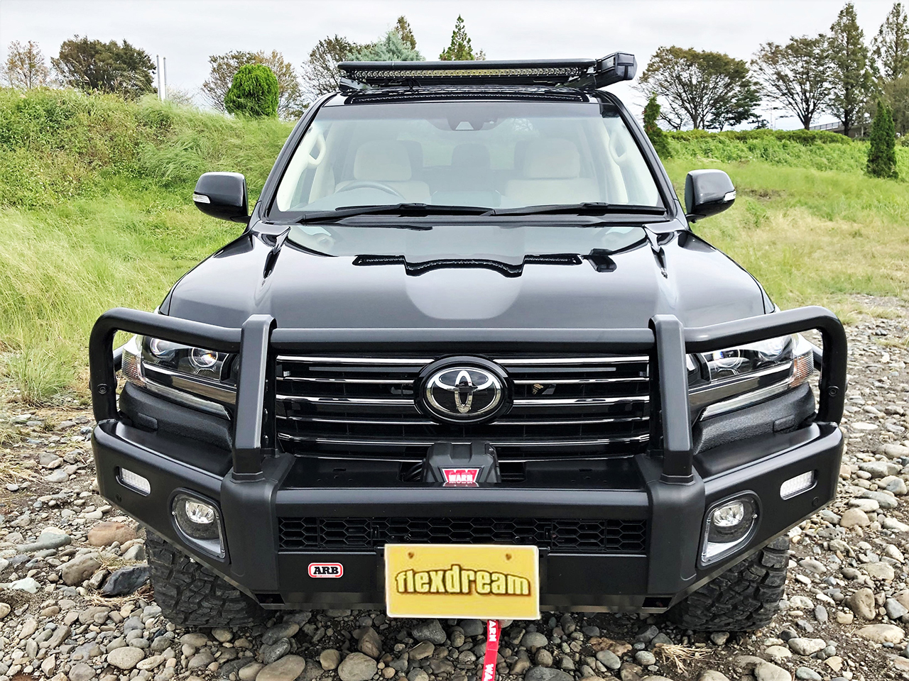 人気▲ランドクルーザー200 バンパーガード カスタムパーツ LAND CRUISER リアプロテクター リヤバンパーステップガード ランクル 200 バンパー（カラーブラック）（車用品・バイク