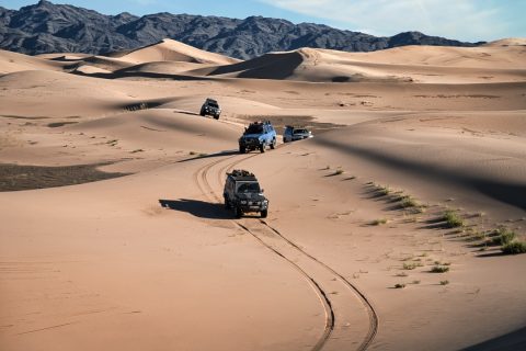 ホンゴル砂丘 ARB 探検隊 ランドクルーザー ジムニー 集合
