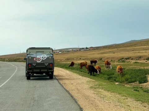 モンゴル 風景 朝日 岩山 ARB アースキャンパー トリップ 大自然 Earth Camper