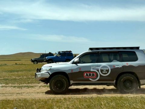 ランドクルーザー ARB モンゴル 300 200 80 76 並走 Earth Camper