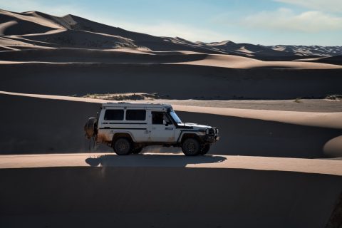 ランドクルーザー70 ARB モンゴル 砂丘 風景
