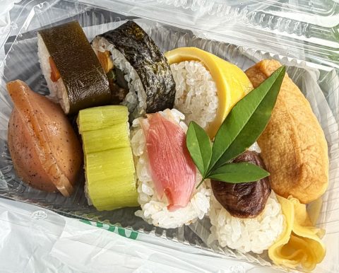 kochi-market-sushi 高知 日曜市 名物寿司パック グルメショット