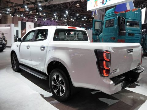 いすゞ D-MAX 新型 リアスタイル ピックアップトラック展示車