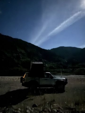 arb-esperance-roof-top-tent-land-cruiser-250-kochi-river-camp-moonlight ARB エスペランス ルーフトップテント 星空キャンプ ランクル250